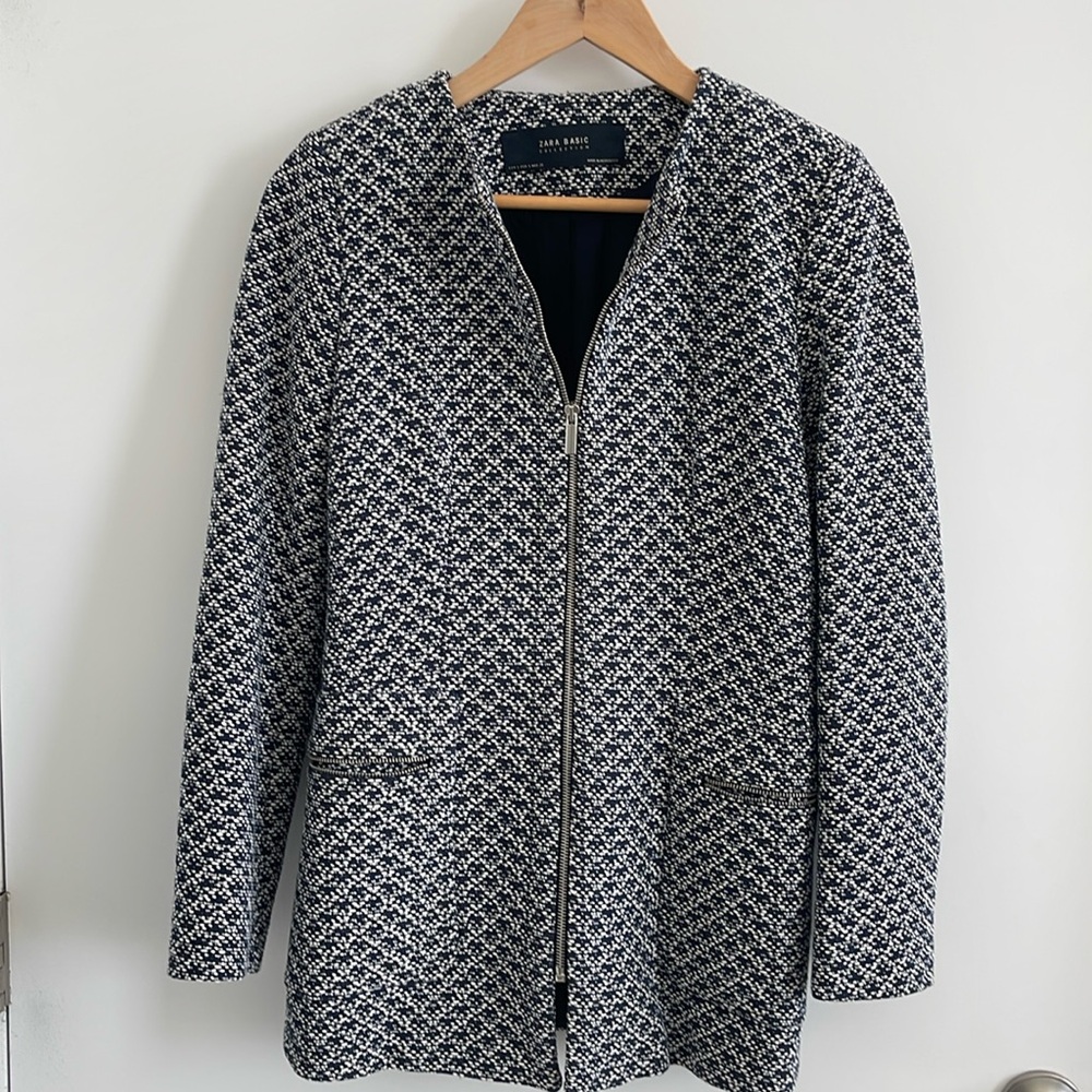 Zara. Mid-thigh length coat. Size US Small.